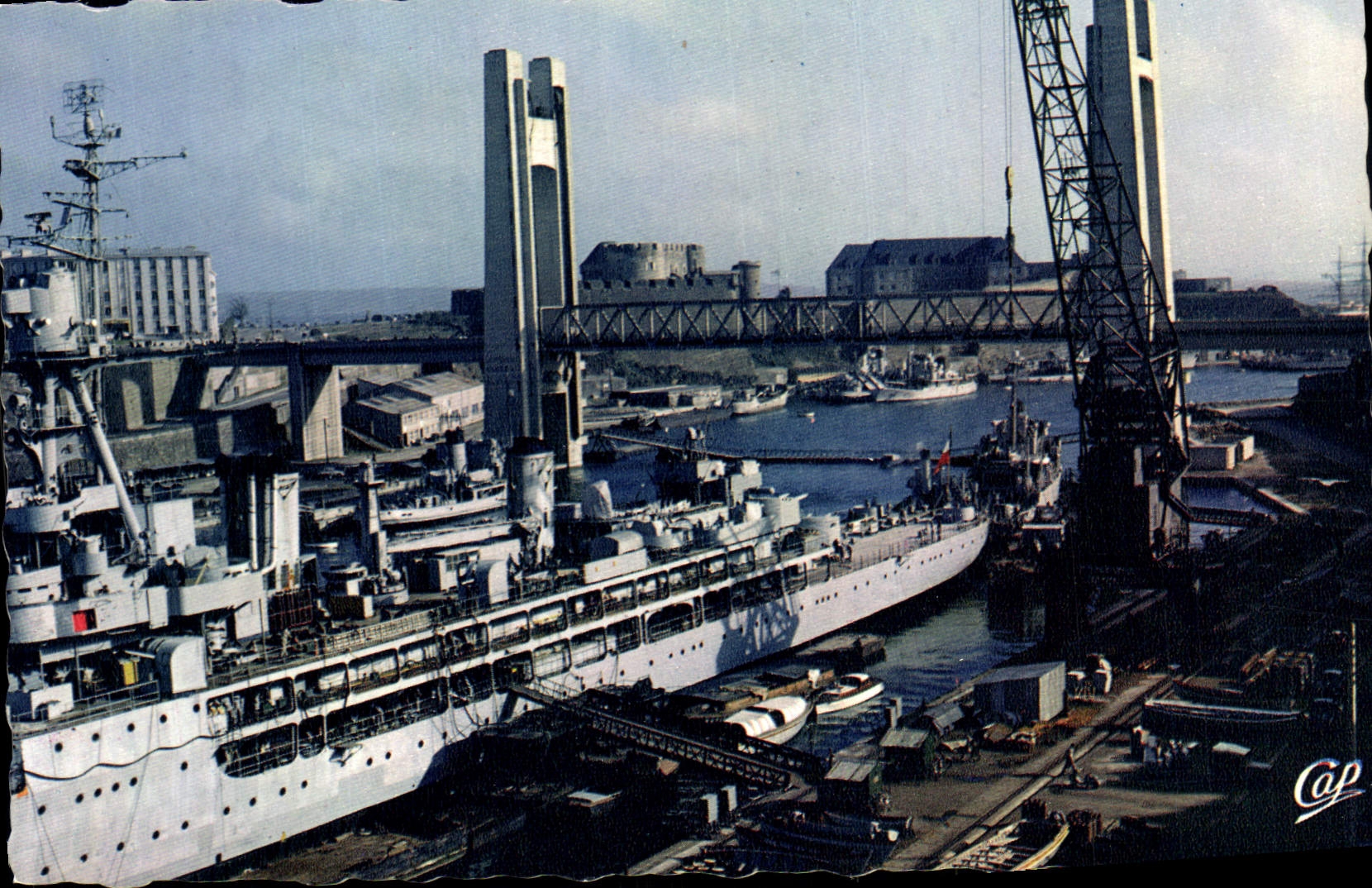 CPM Brest L'Arsenal Le Pont de Recouvrance Bateaux