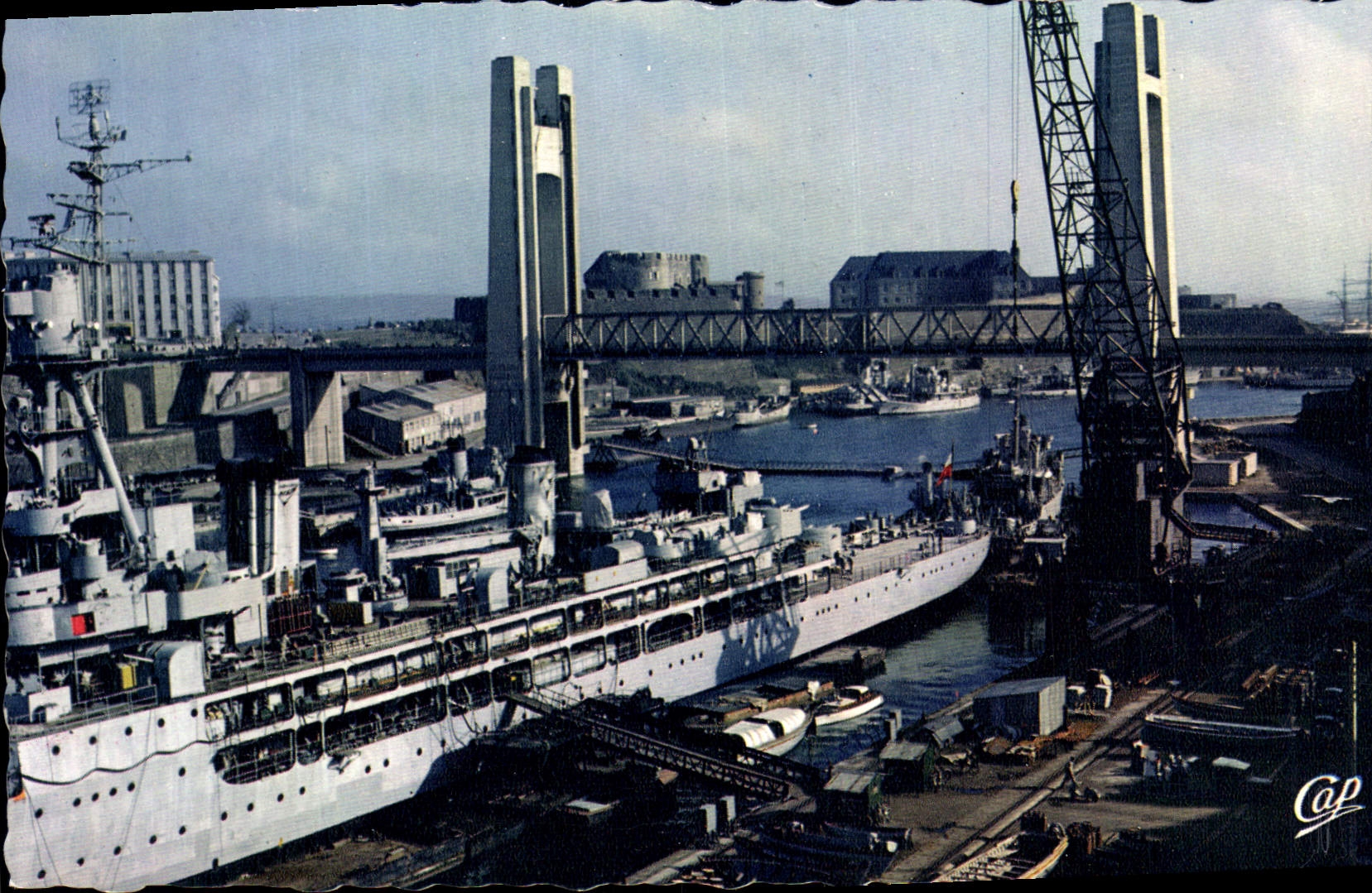 CPM Brest L'Arsenal Le Pont de Recouvrance Bateaux