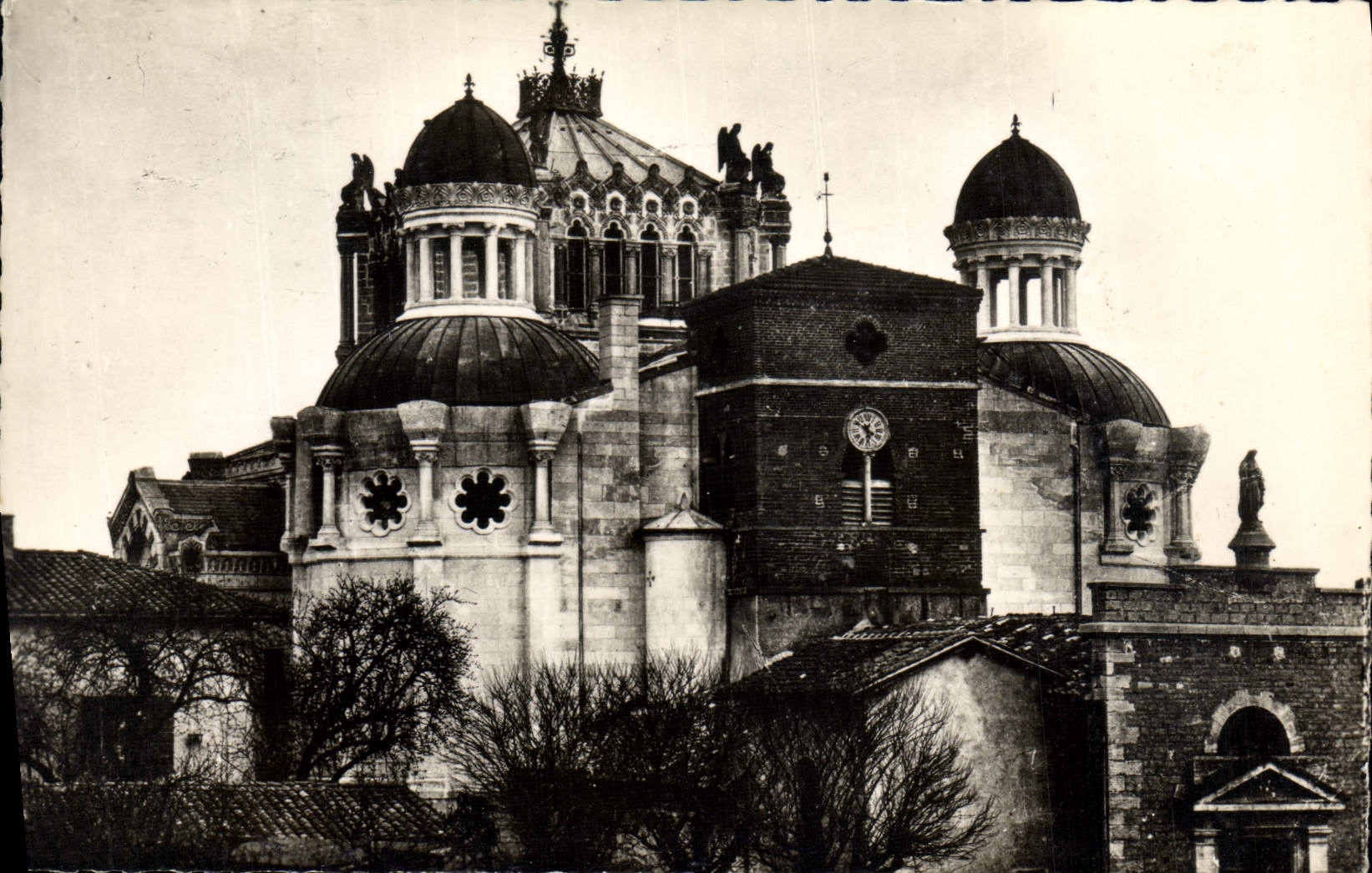 CPM La Basilique et l'Ancienne Eglise d'Ars