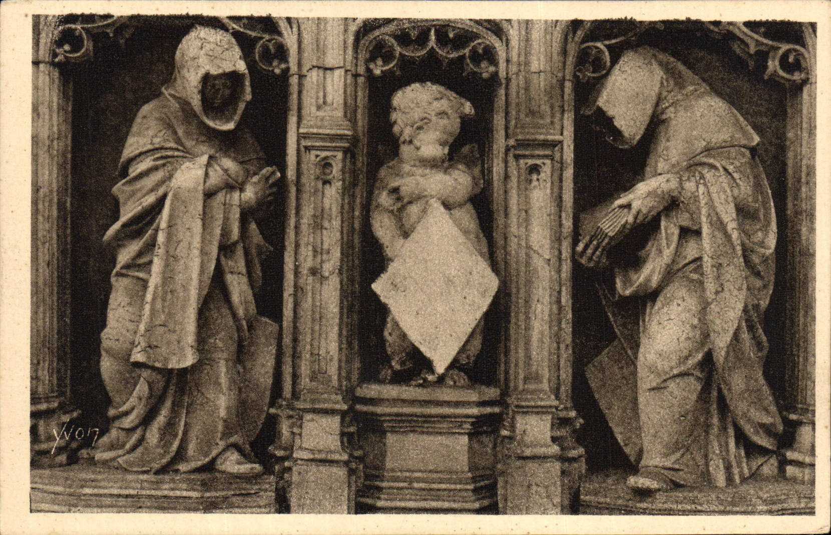 VINTAGE POSTCARD Borough Church of Husks Figures of the mausoleum of Marguerite de Bourbon the whining ones