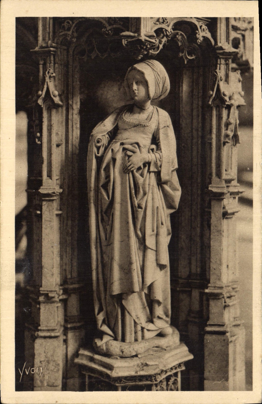 VINTAGE POSTCARD Borough Church of Husks Statuette of the Tomb of Philibert Beautiful