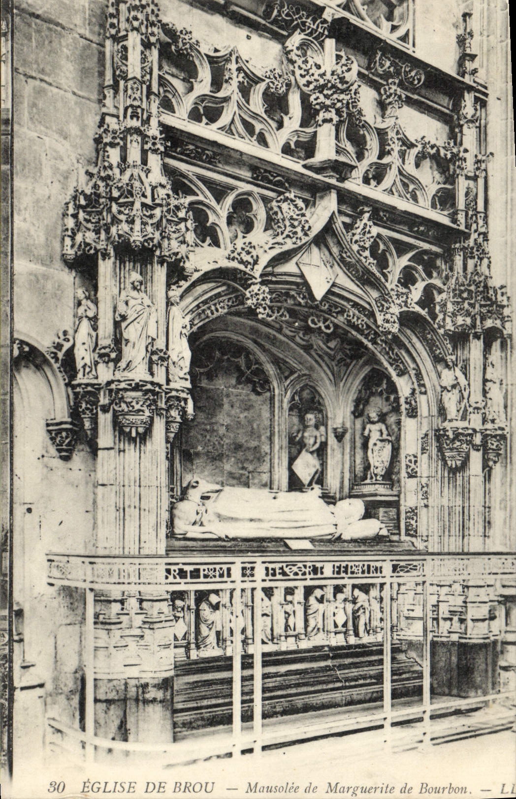 VINTAGE POSTCARD Borough Church of Husks Mausoleum of Marguerite de Bourbon