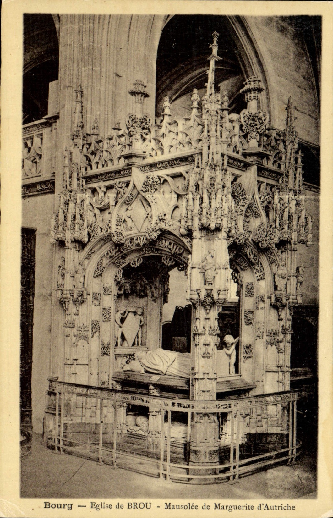 VINTAGE POSTCARD Borough Church of Husks Mausoleum of Marguerite of Austria