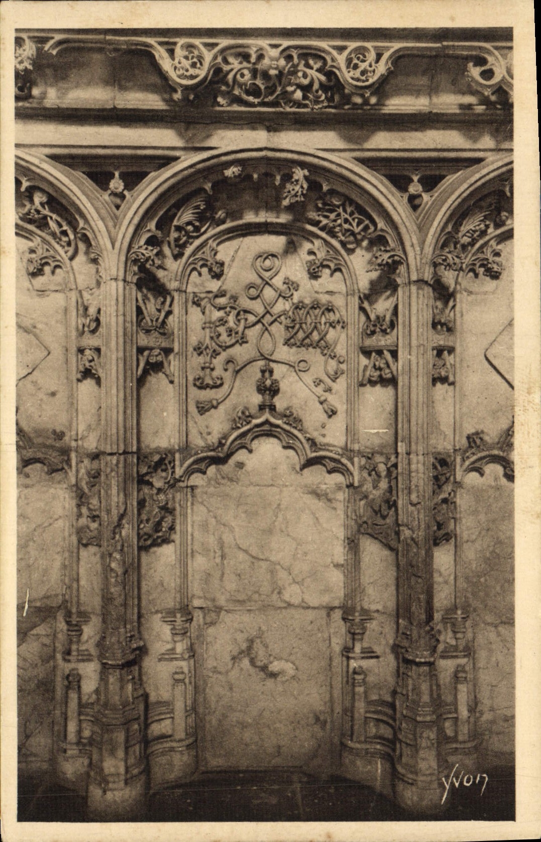 Iglesia de la ciudad de la POSTAL de la VENDIMIA de los detalles de las cáscaras del oratorio de la margarita de Austria el P.M. alegórico