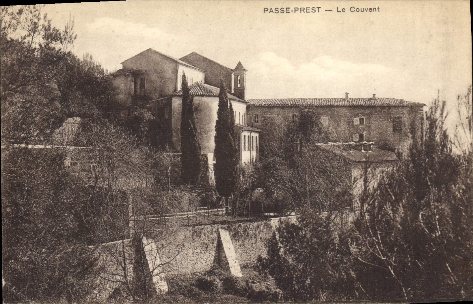 VINTAGE POSTCARD Prest Master key the Convent