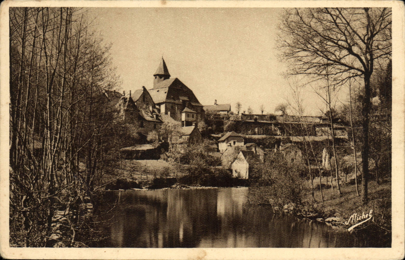 VINTAGE POSTCARD Treignac Vezere Old women Houses