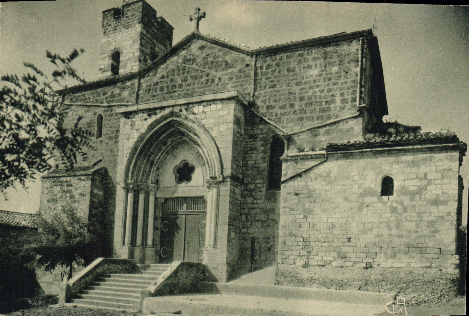 VINTAGE POSTCARD Montferrier the Church