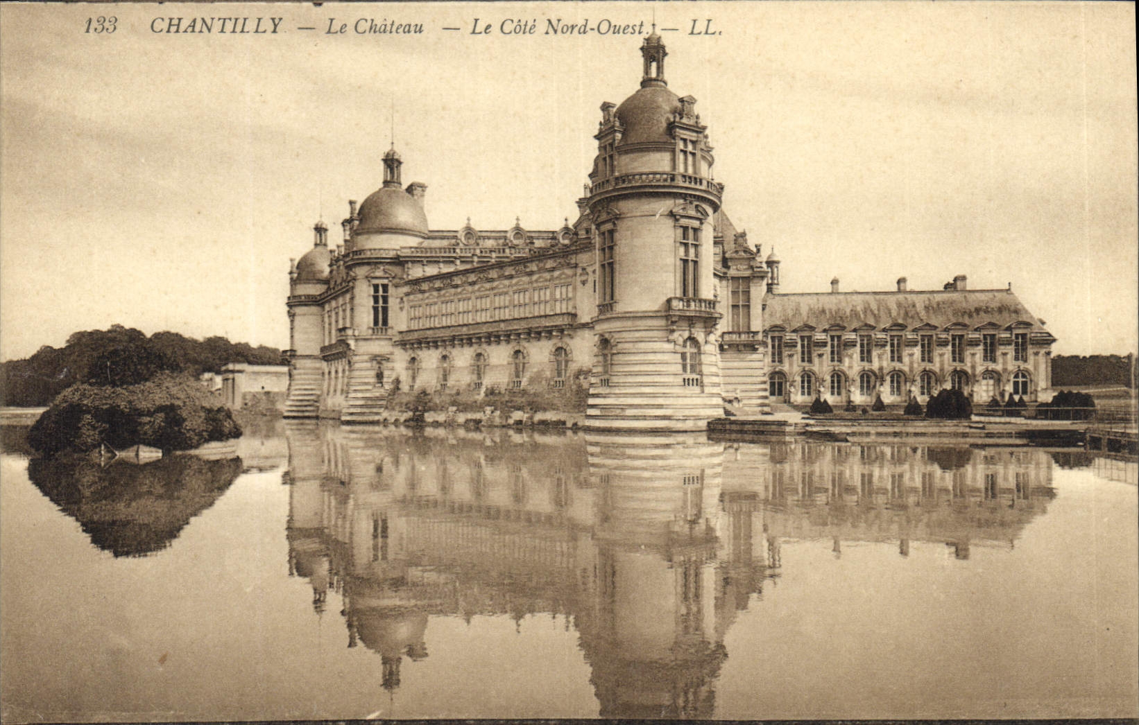 VINTAGE POSTCARD Castle Of Chantilly the Western Northern Dimension