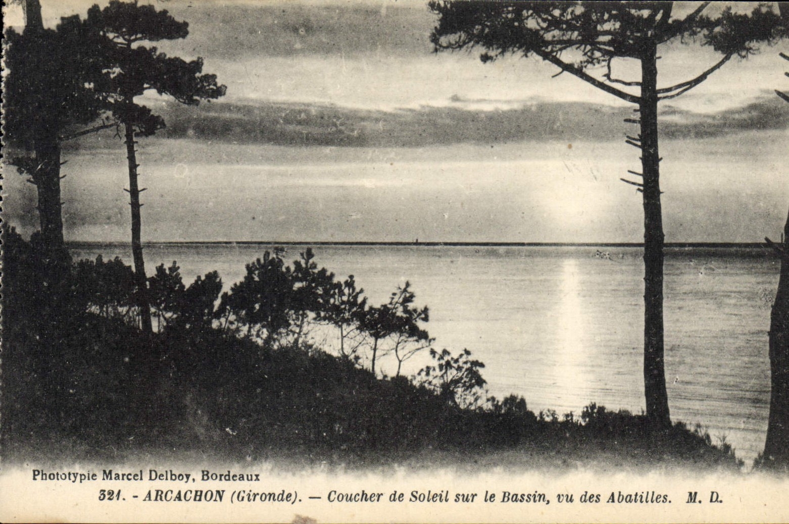 Puesta del sol de Arcachon de la POSTAL de la VENDIMIA en el lavabo visto de Abatilles