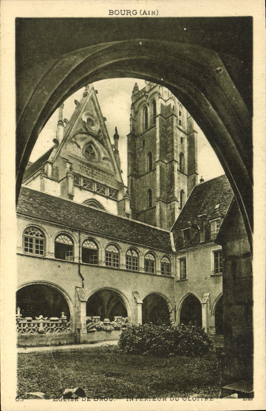 VINTAGE POSTCARD Church Of Interior Husks of the cloister