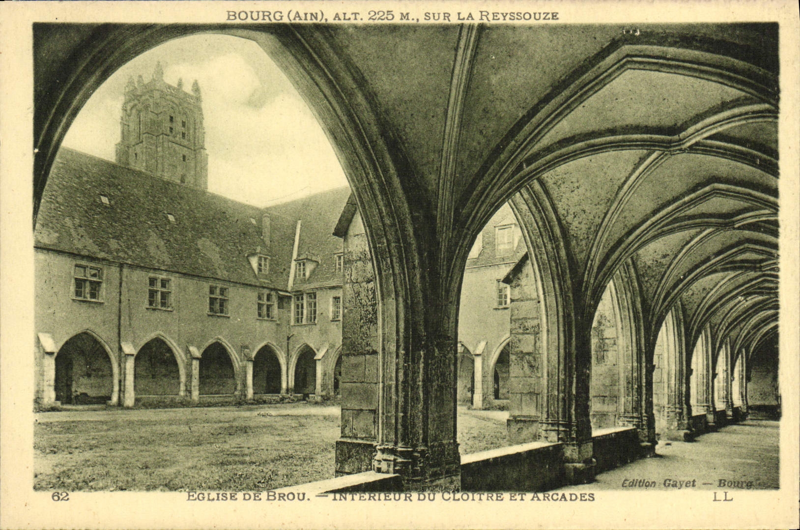 CPA Bourg Eglise De Brou Interieur Du Cloitre Et Arcades