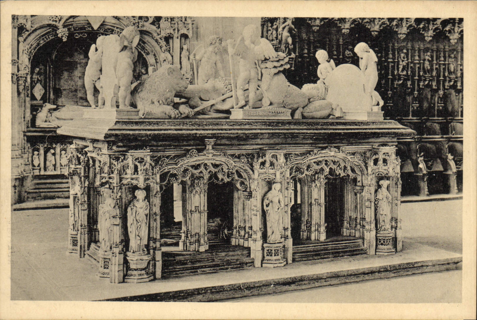 VINTAGE POSTCARD Church Of Husks Tomb De Philibert Beautiful