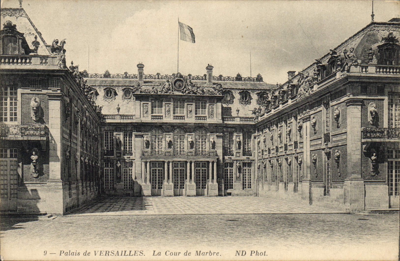 Paladar de la POSTAL de la VENDIMIA de la corte de mármol de Versalles