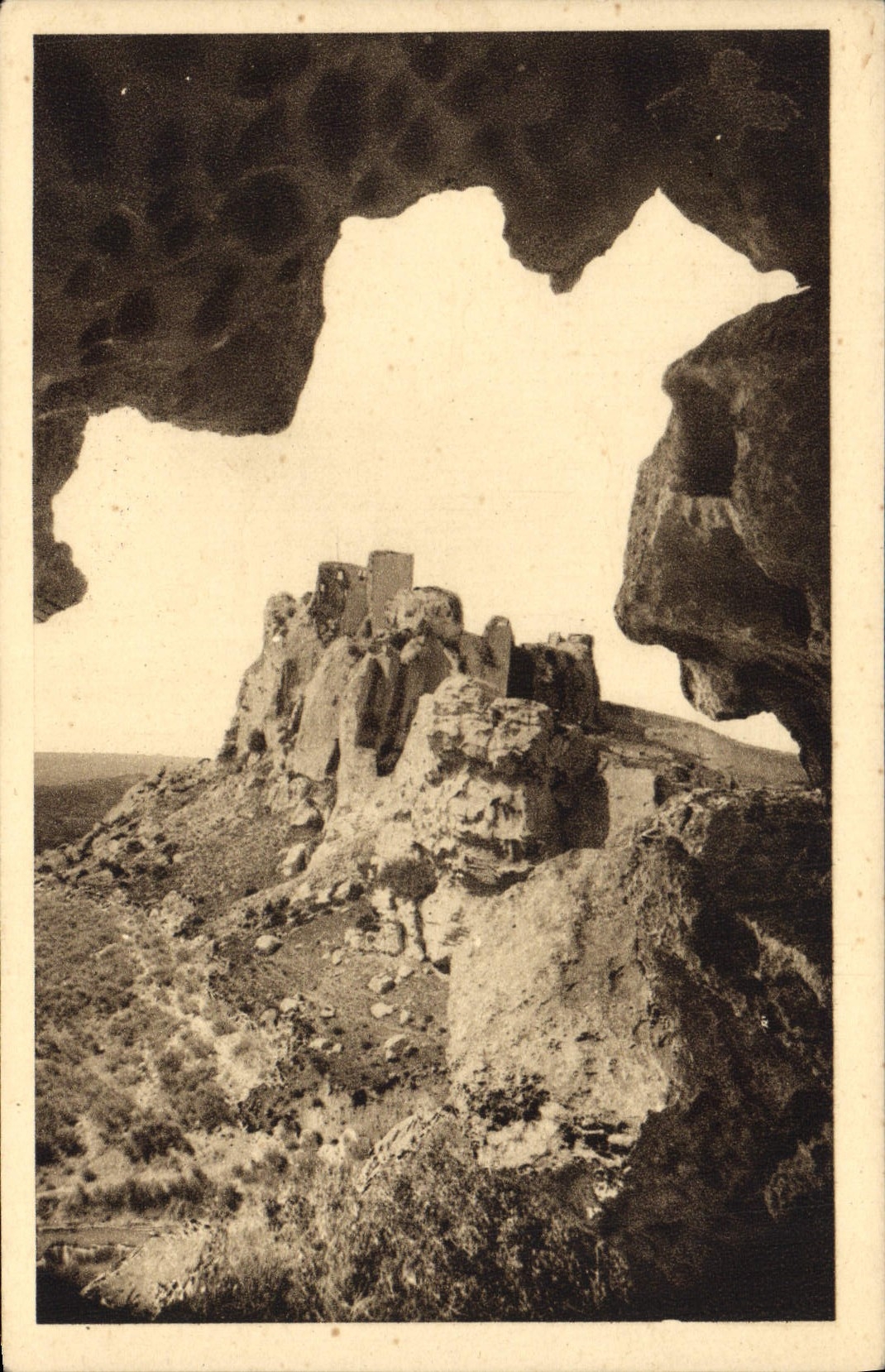 CPA Les Baux Cote Oriental Et Nord Des Ruines