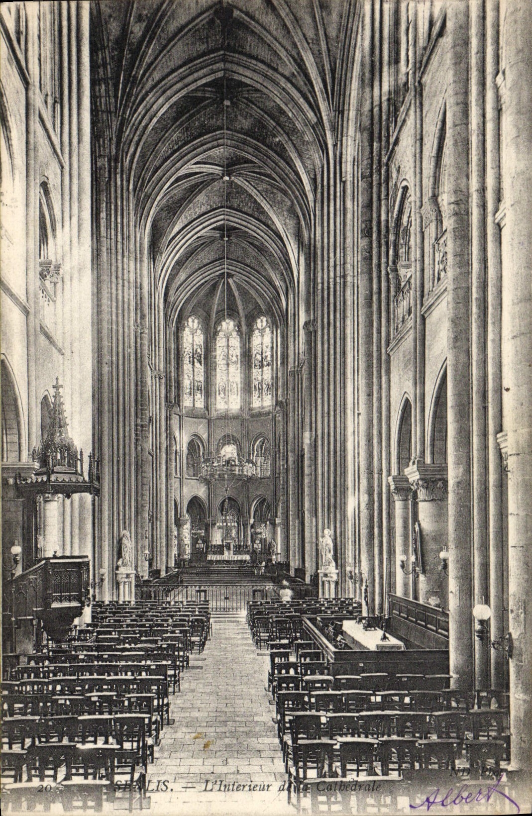 VINTAGE POSTCARD Senlis Interior of the cathedral