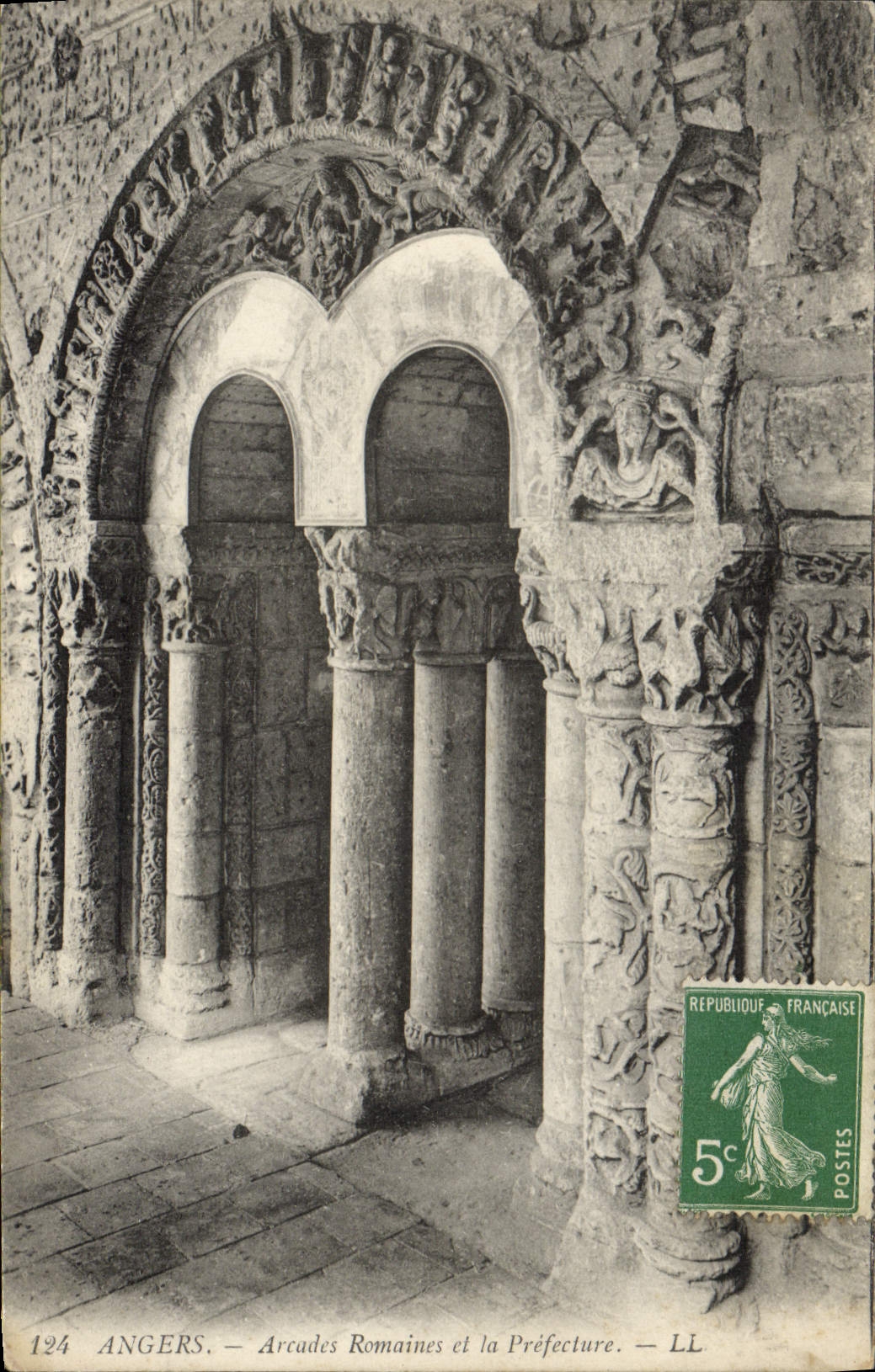 CPA Angers Arcades Romaines Et La Prefecture