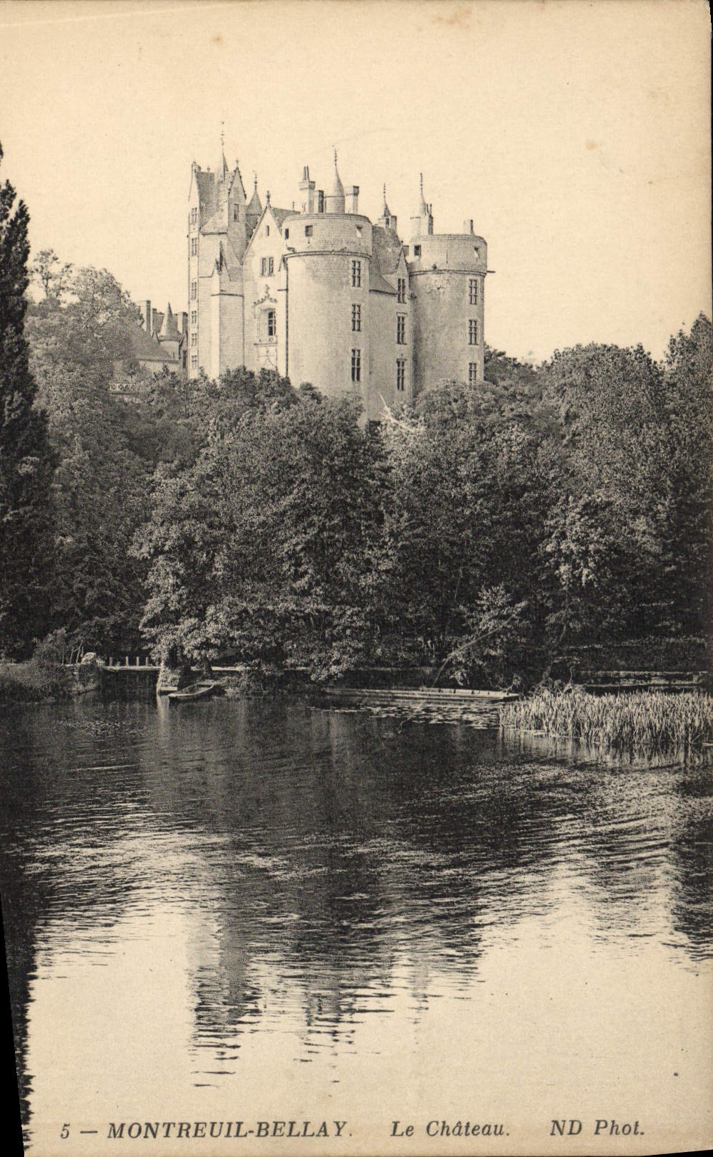 VINTAGE POSTCARD Montreuil Bellay the Castle