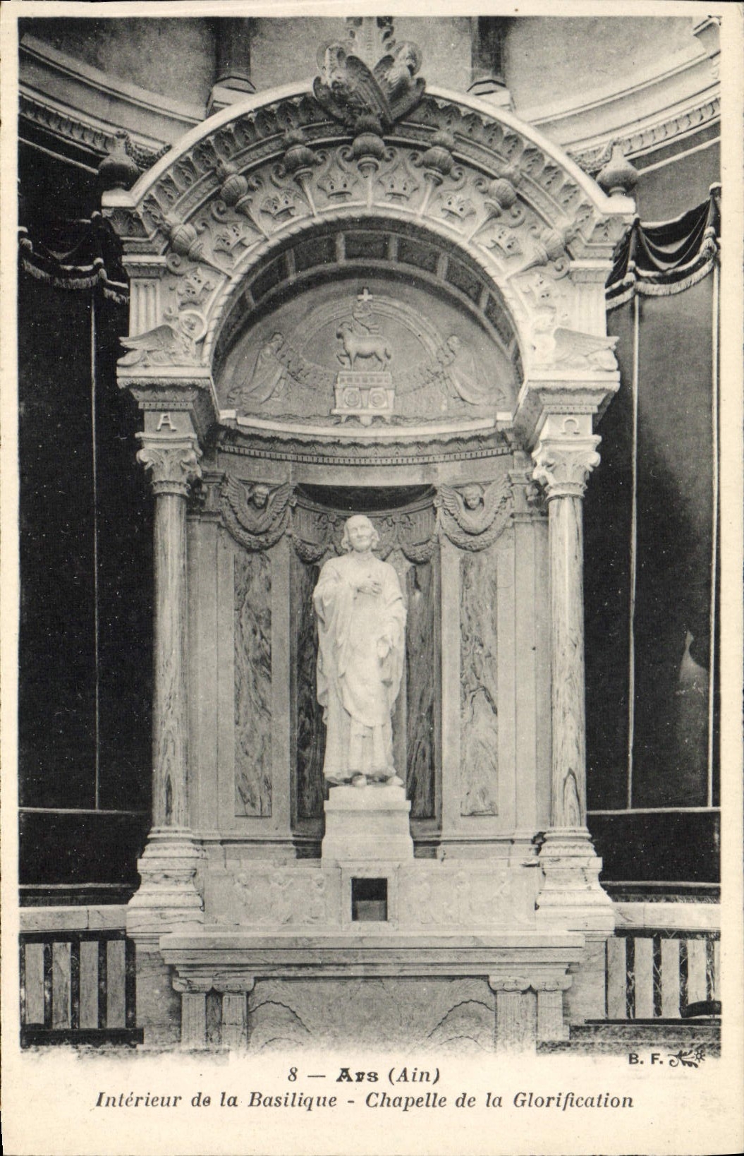 ARS interior de la POSTAL de la VENDIMIA de la cámara acorazada de la basílica de la glorificación