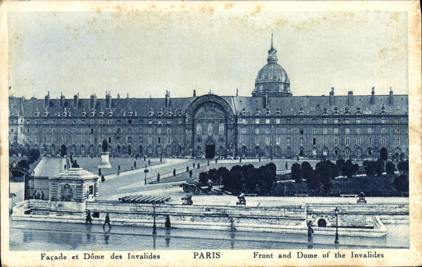 VINTAGE POSTCARD Paris Frontage and dome of the Invalids
