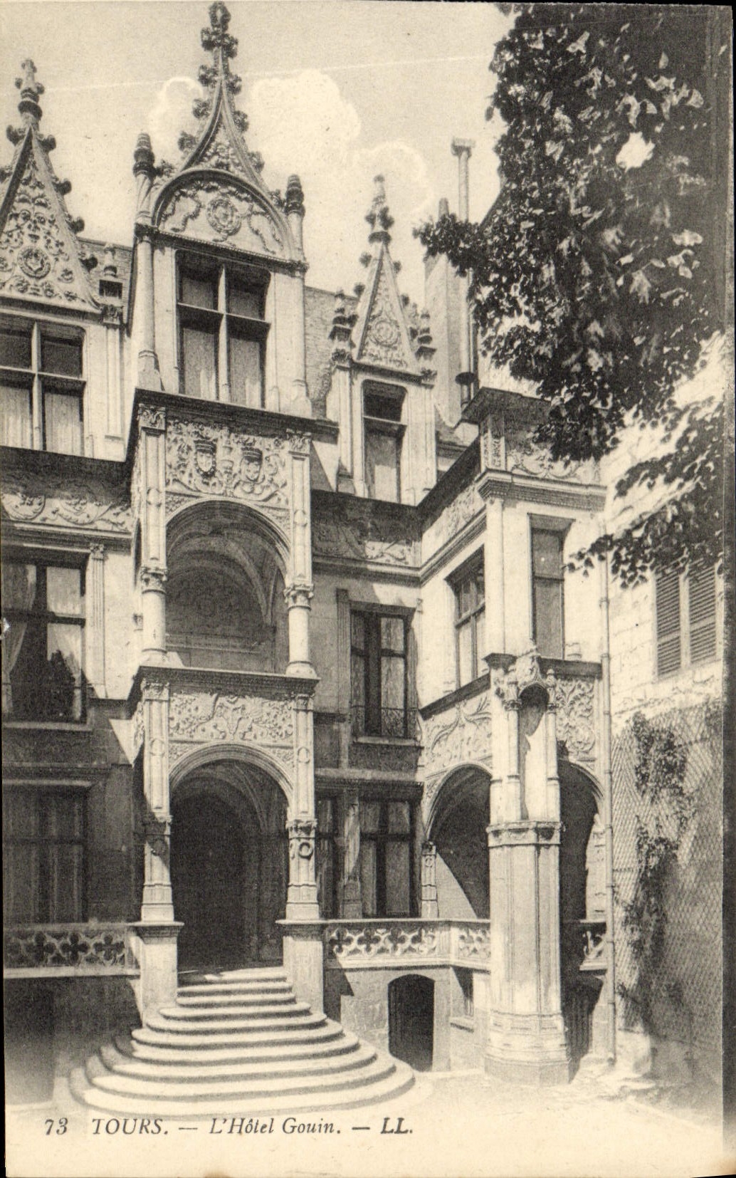 VINTAGE POSTCARD Tours the Gouin Hotel