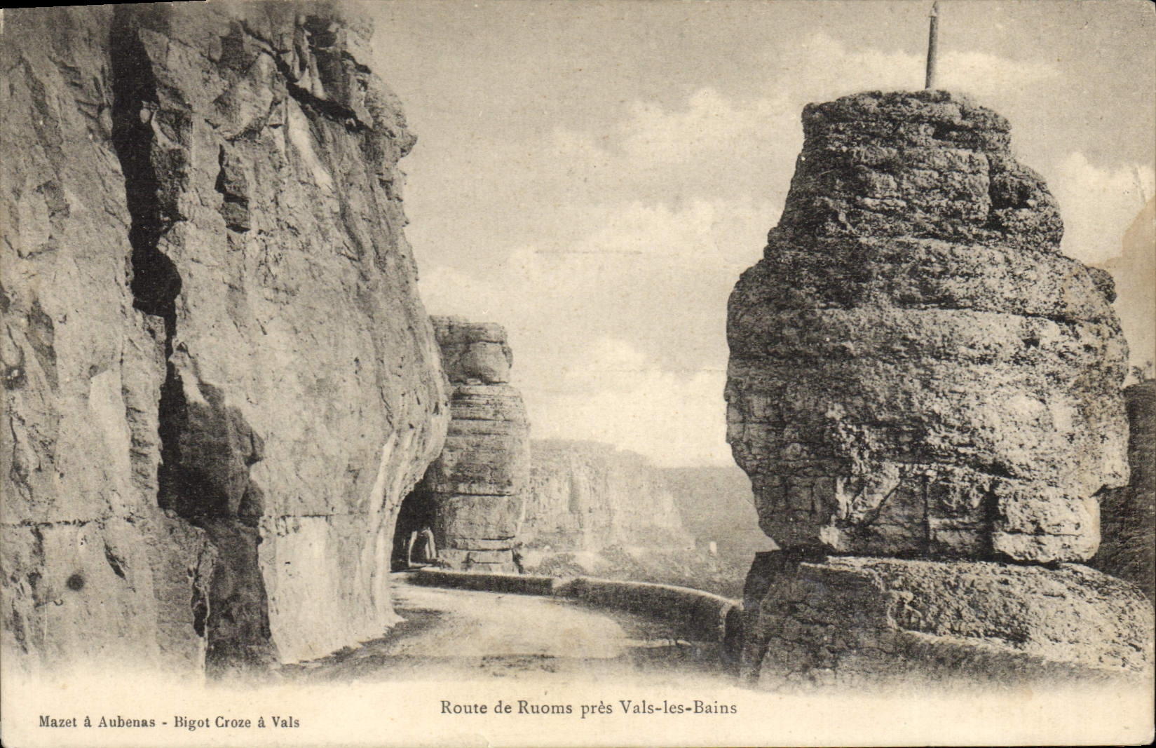 CPA Route De Ruoms Pres Vals Les Bains