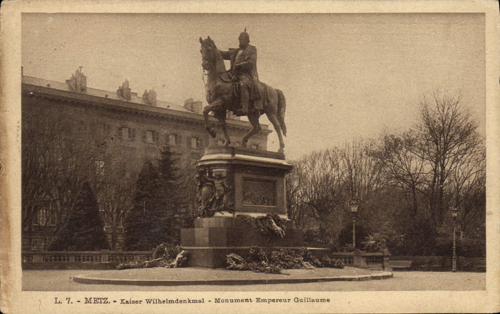 VINTAGE POSTCARD Metz Kaiser Wilhelmdenkmal Monument Guillaume Emperor
