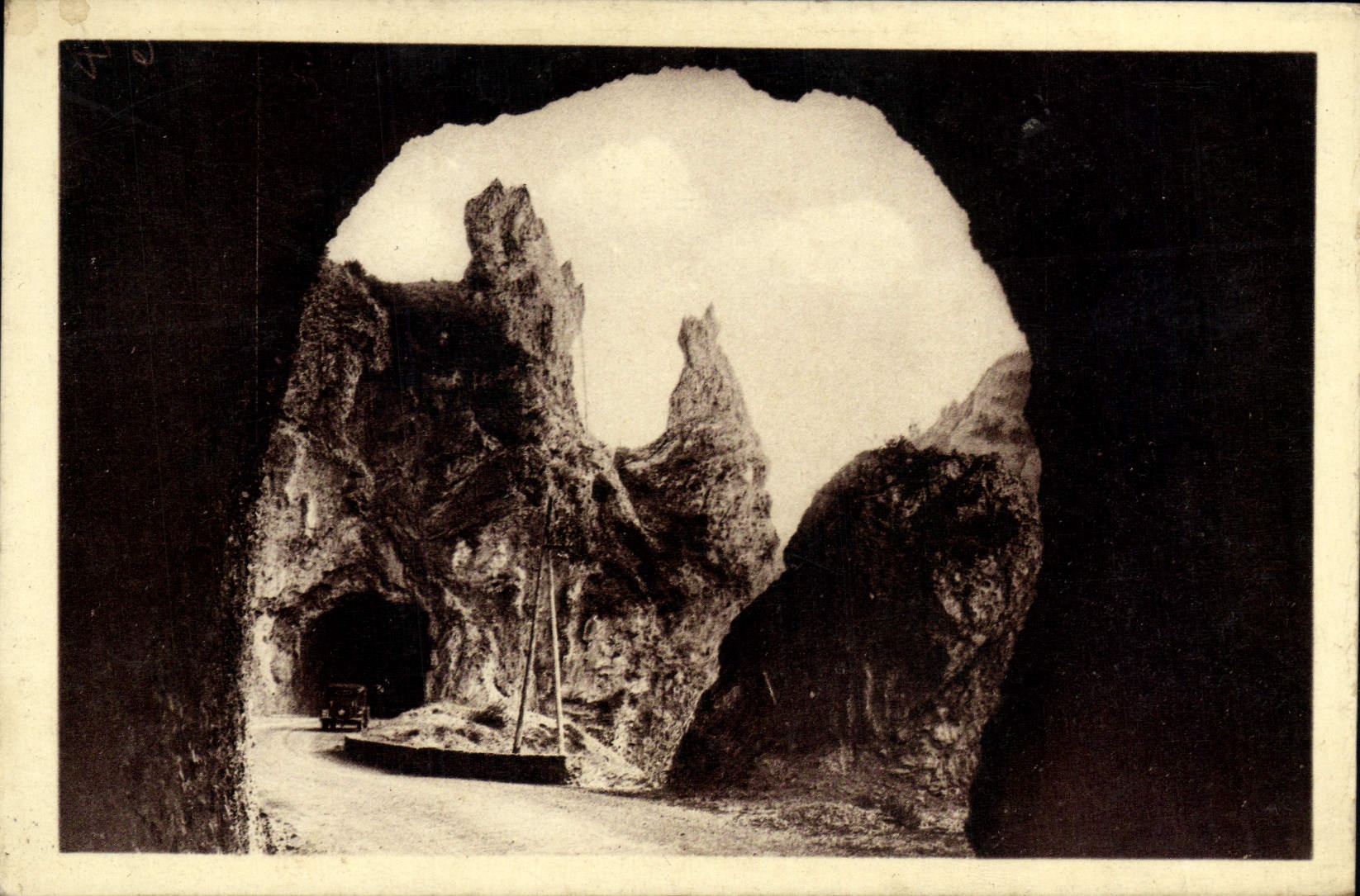 VINTAGE POSTCARD Falls De Daluis Tunnels of Rabbets and needles