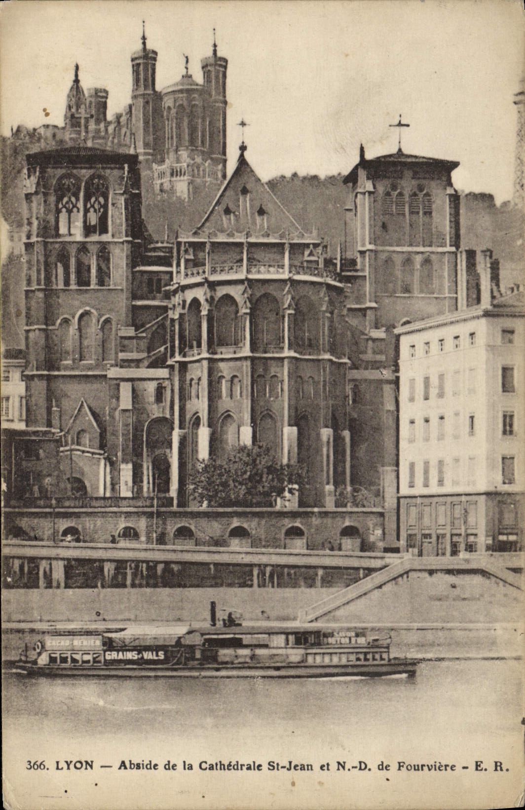 CPA Lyon Abside De La Cathedrale St Jean Et ND de Fourviere Bateau