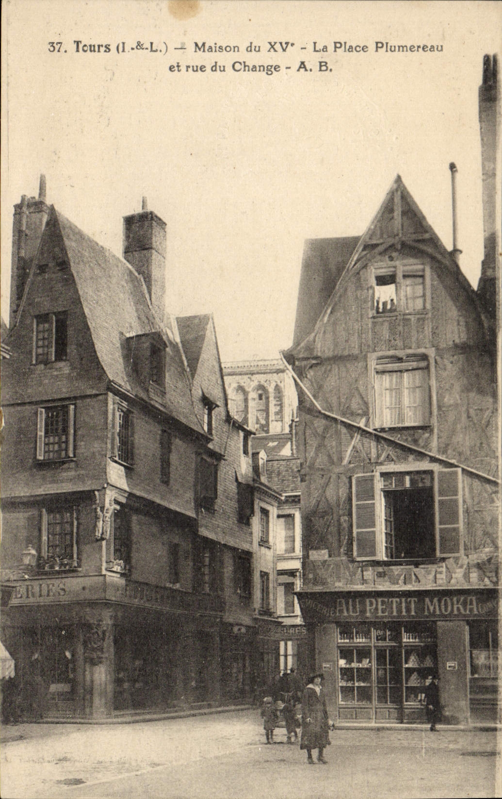 CPA Tours Maison La Place Plumereau et rue du change