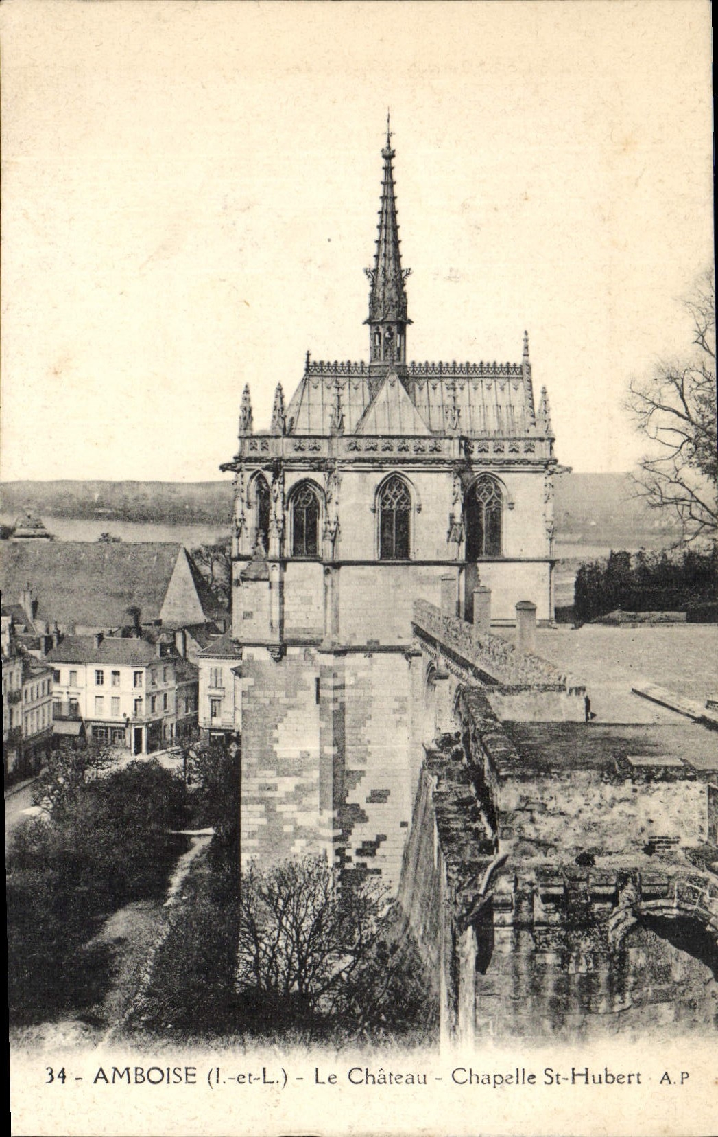 CPA Amboise Le Chateau Chapelle St Hubert