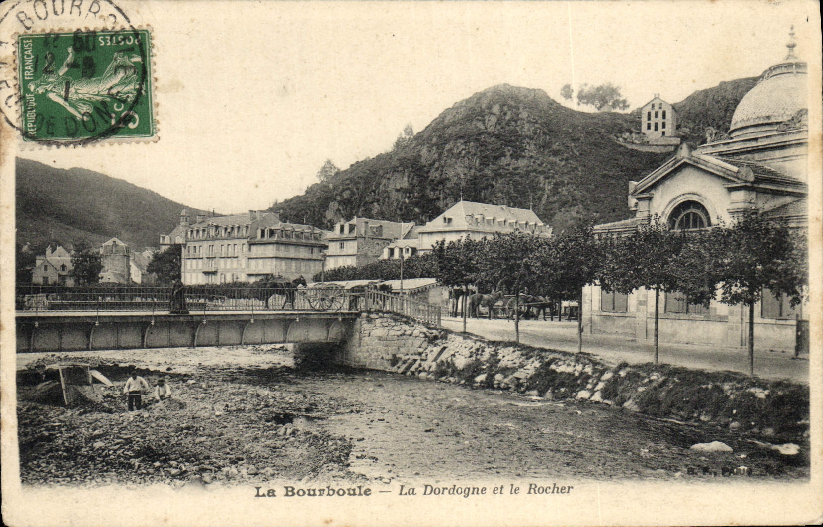 CPA La Bourboule La Dordogne Et Le Rocher
