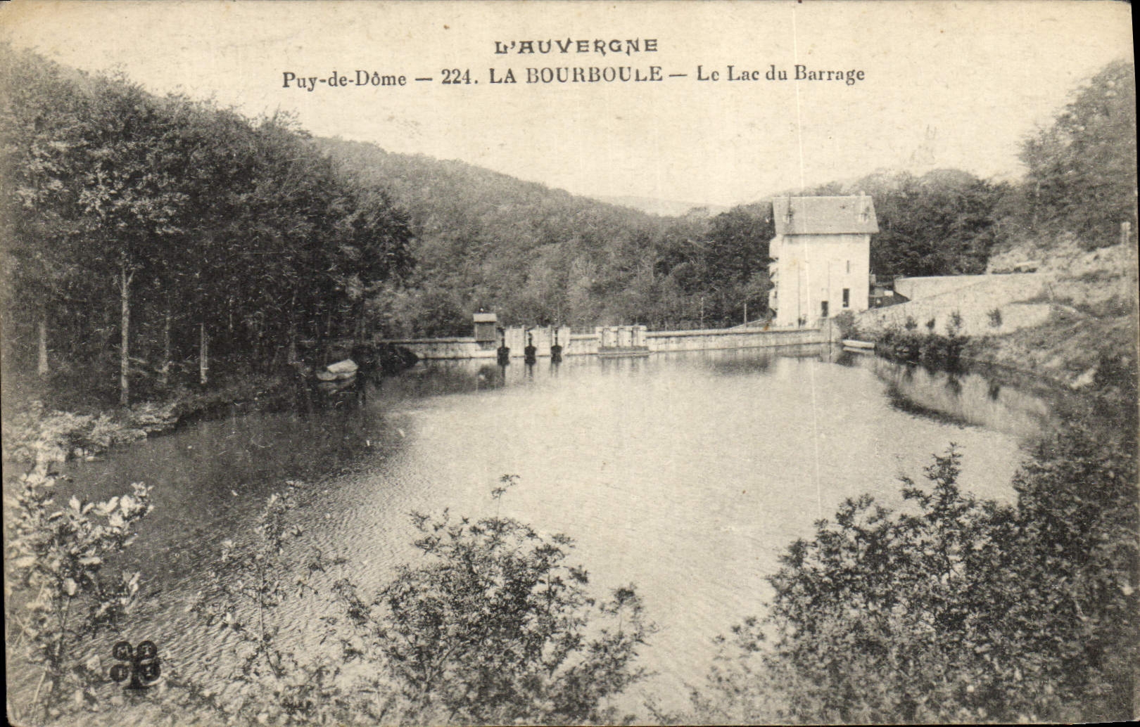 VINTAGE POSTCARD Auvergne Bourboule the Lake Of the Stopping