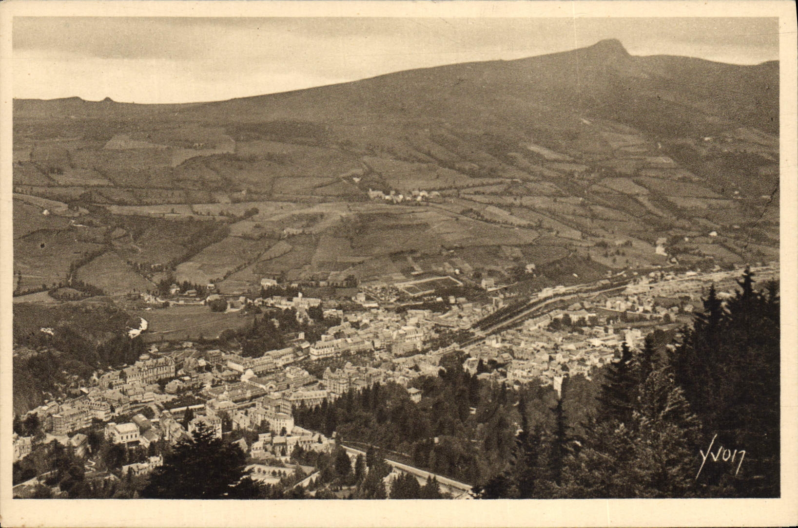 CPA L'Auvergne La Bourboule Vue Panoramique Prise Du Funiculaire