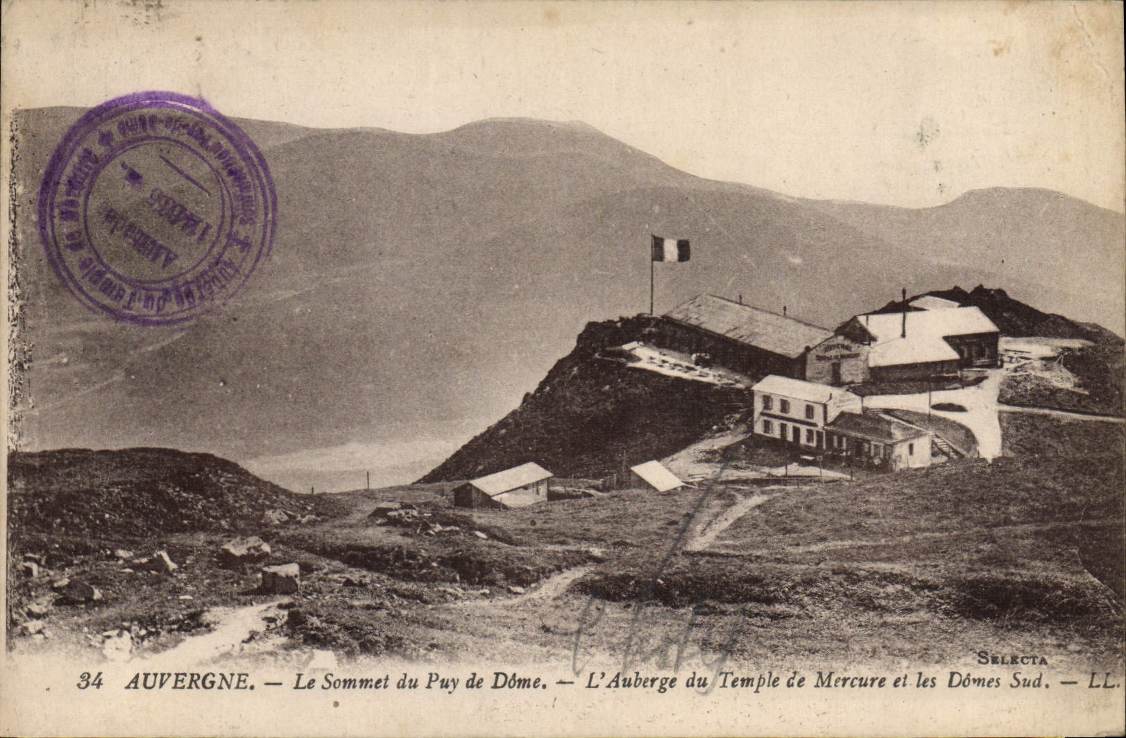 CPA Auvergne Le Sommet Du Puy de Dome L'auberge du temple de Mercure et les Domes Sud