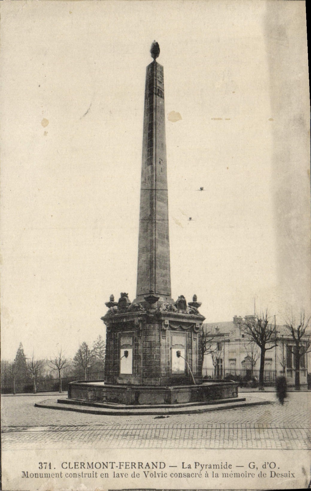 VINTAGE POSTCARD Clermont Ferrand the Pyramid
