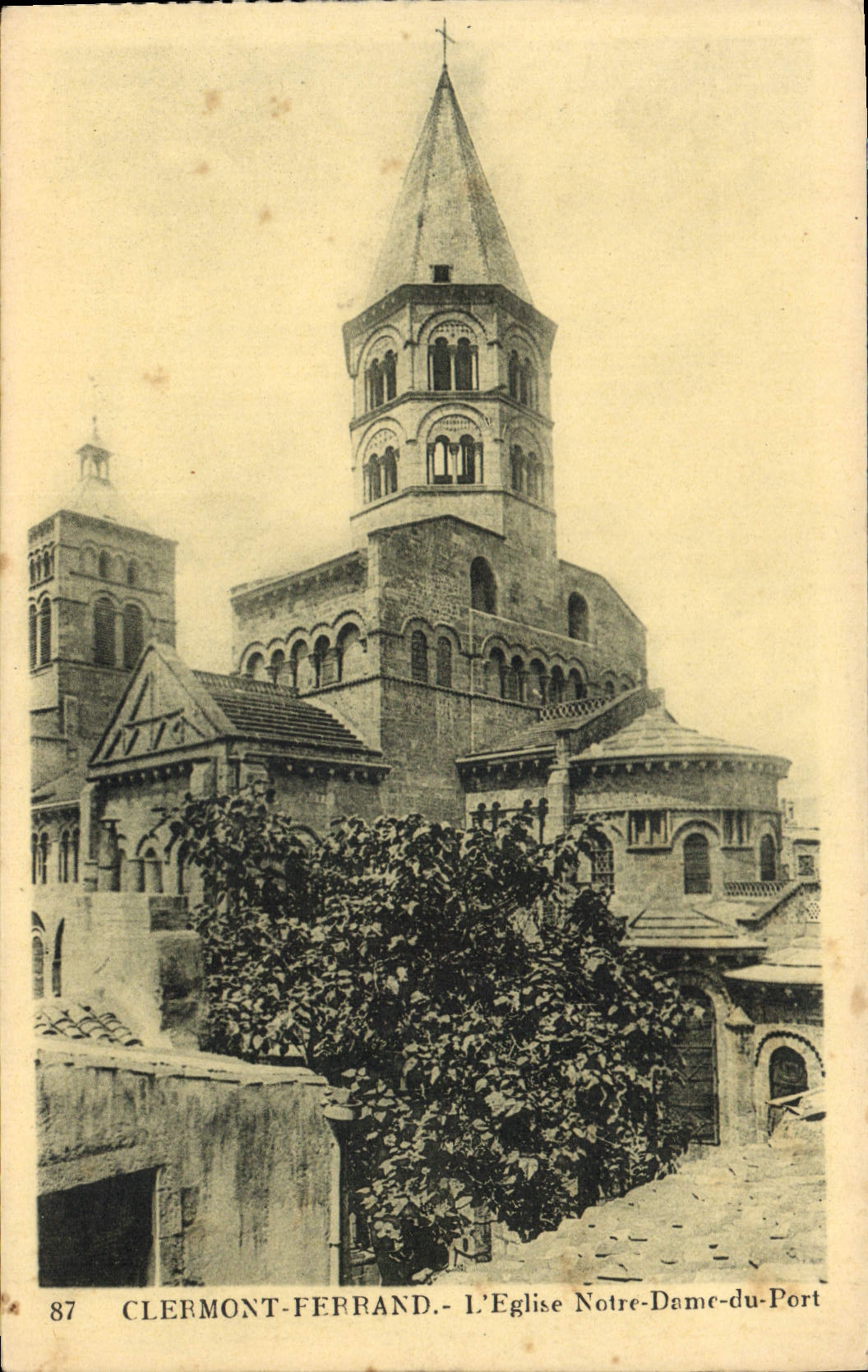 VINTAGE POSTCARD Clermont Ferrand the Notre Dame Church Of the Port