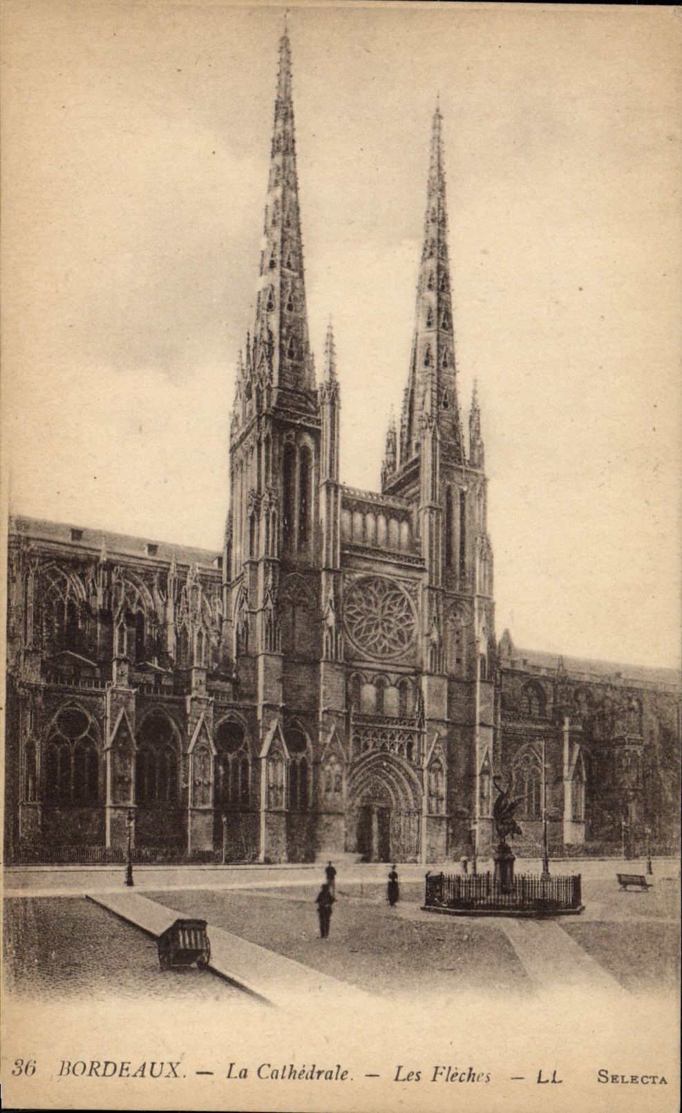 CPA Bordeaux La Cathedrale Les Fleches
