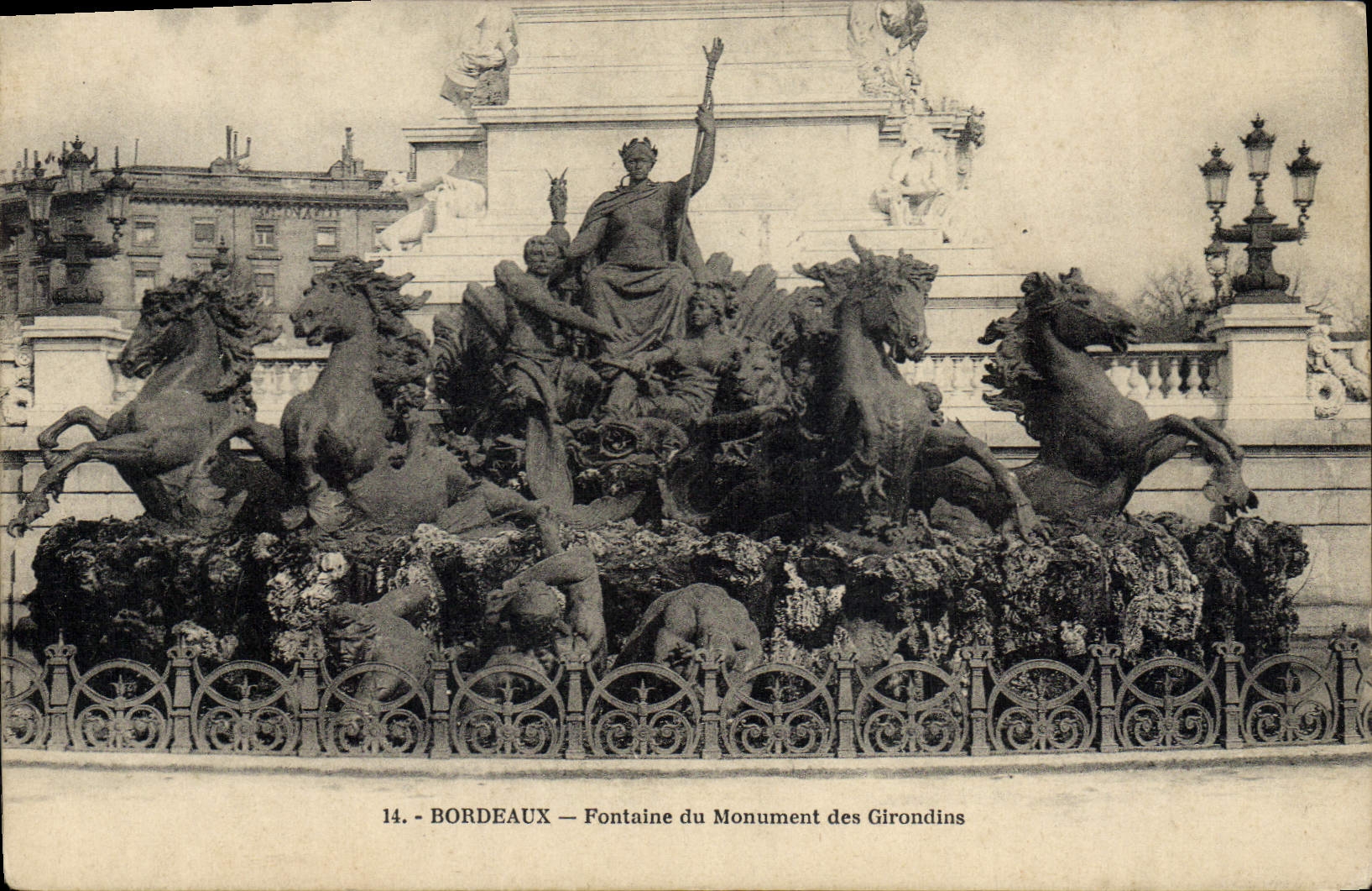 CPA Bordeaux Fontaine Du Monument Des Girondins