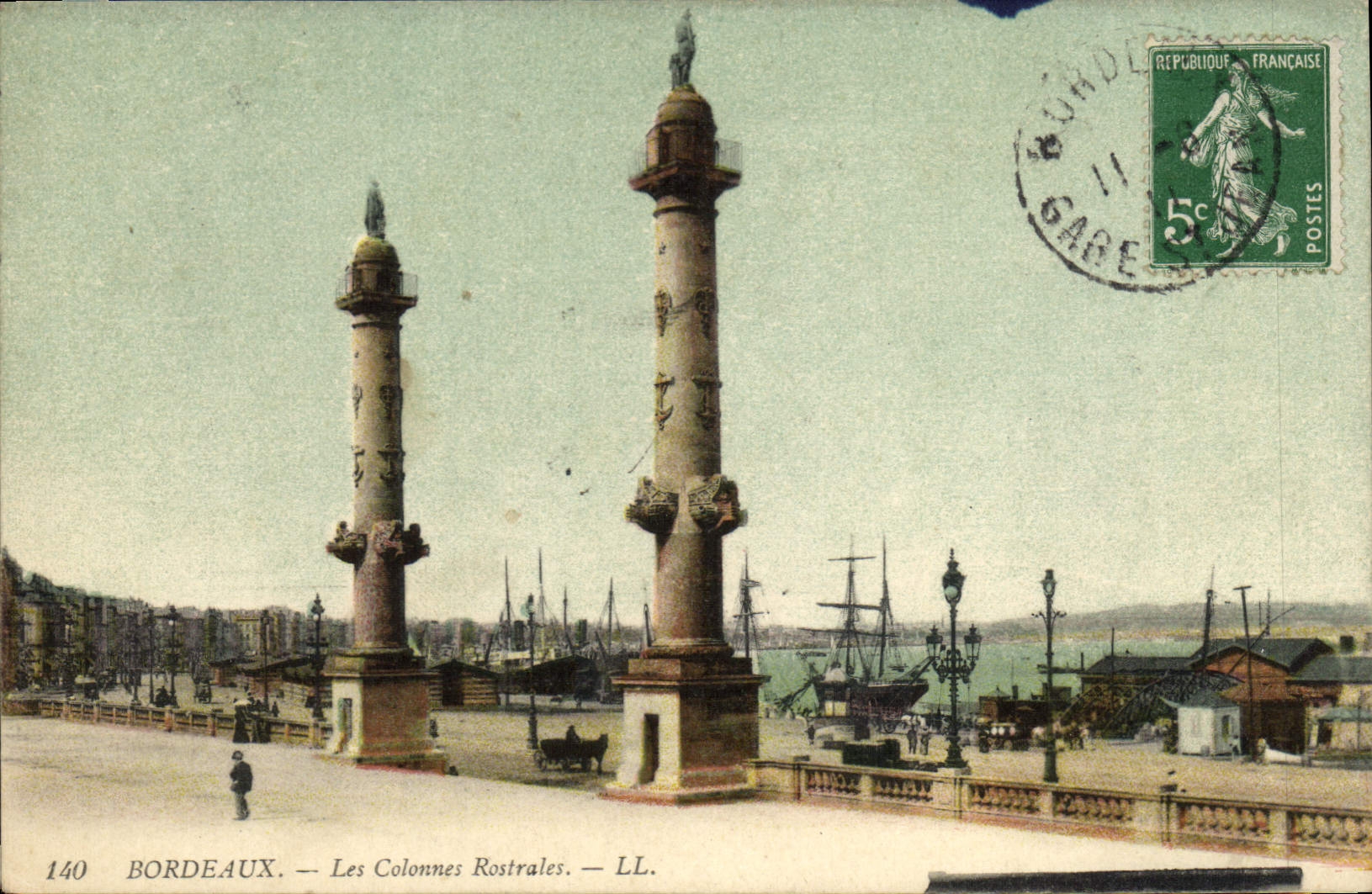 CPA Bordeaux Les Colonnes Rostrales