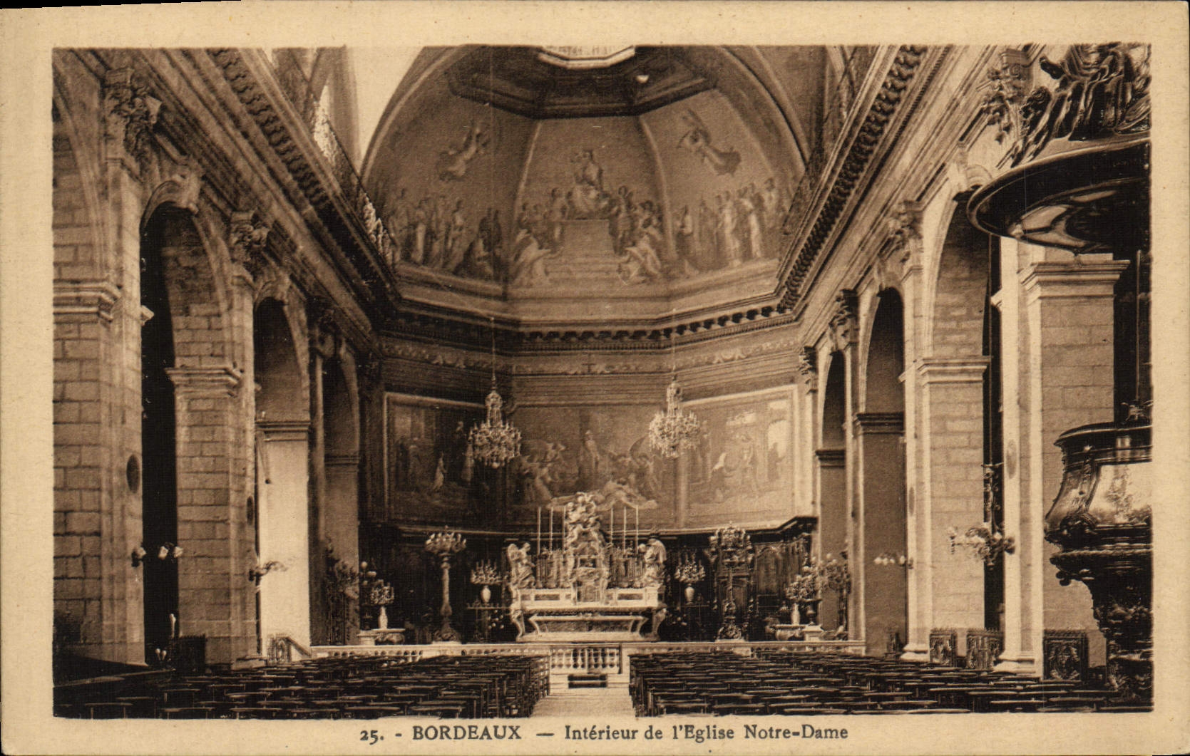 Burdeos interior de la POSTAL de la VENDIMIA de la iglesia de Notre Dame