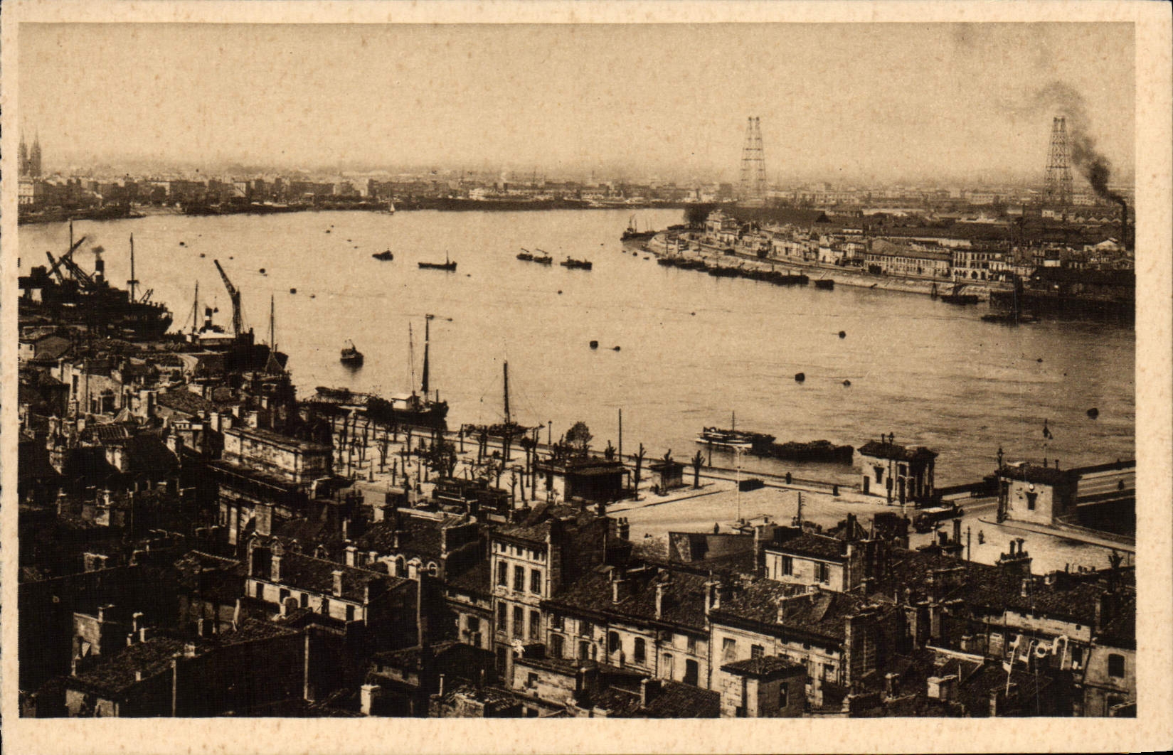 CPA Bordeaux Panorama Sur La Garonne