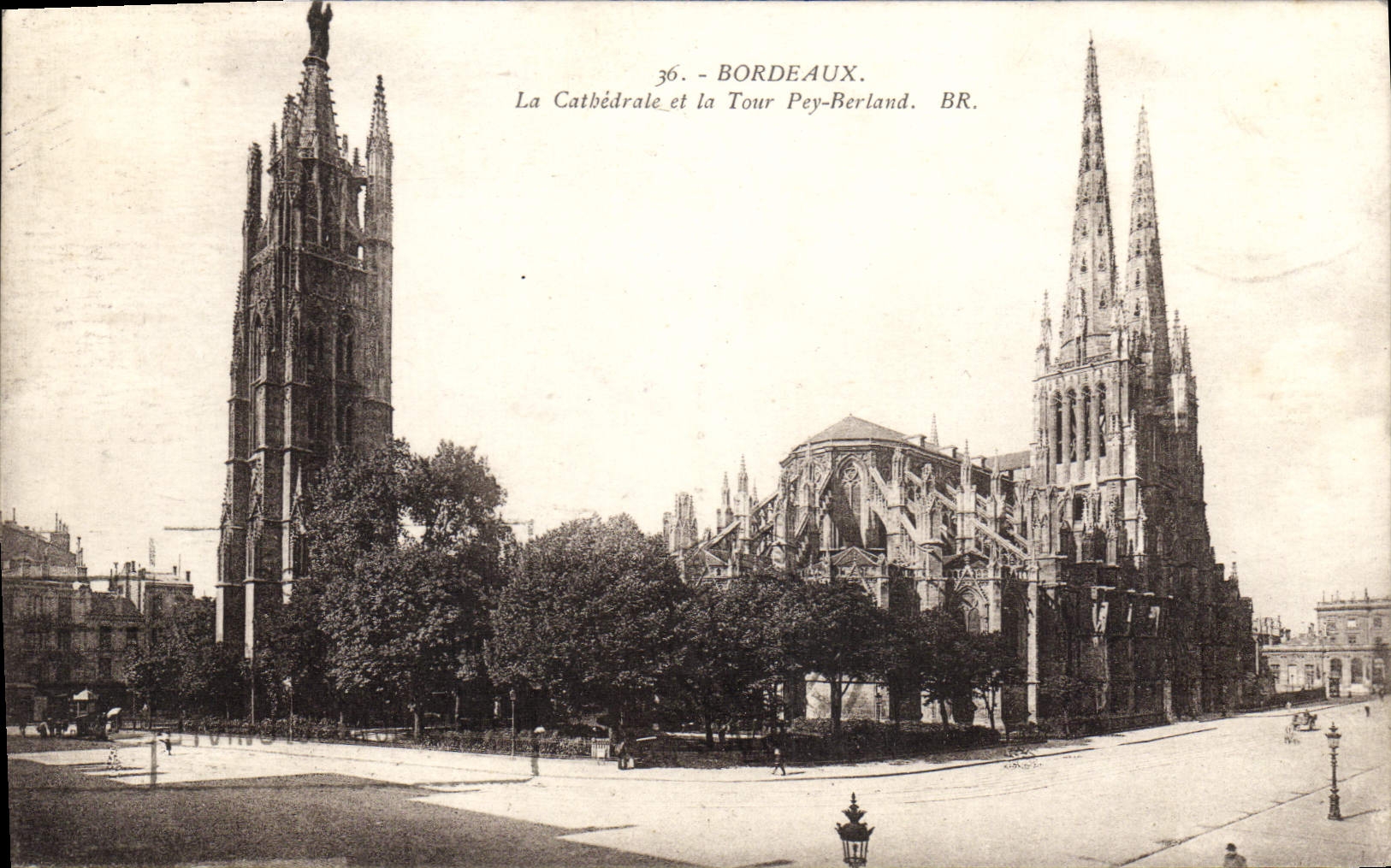 CPA Bordeaux La Cathedrale Et La Tour Pey Berland