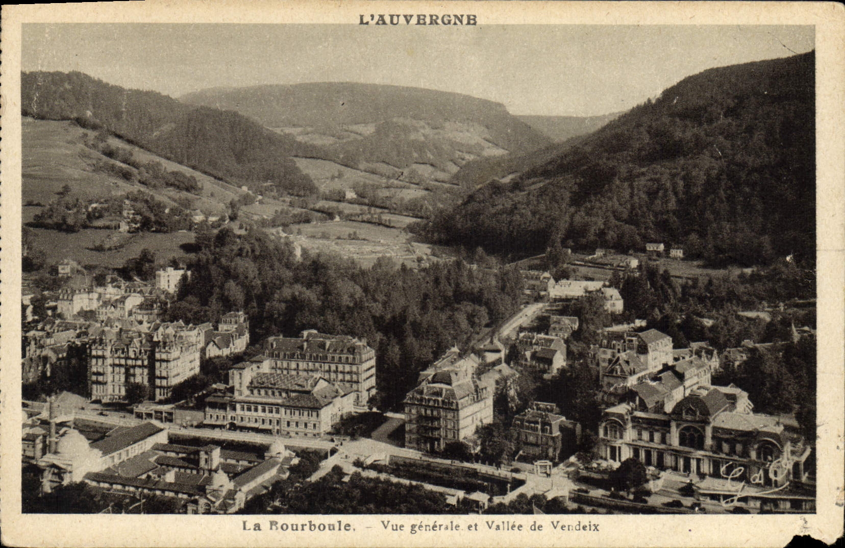 CPA L'Auvergne La Bourboule Vue generale et vallee de Vendeix