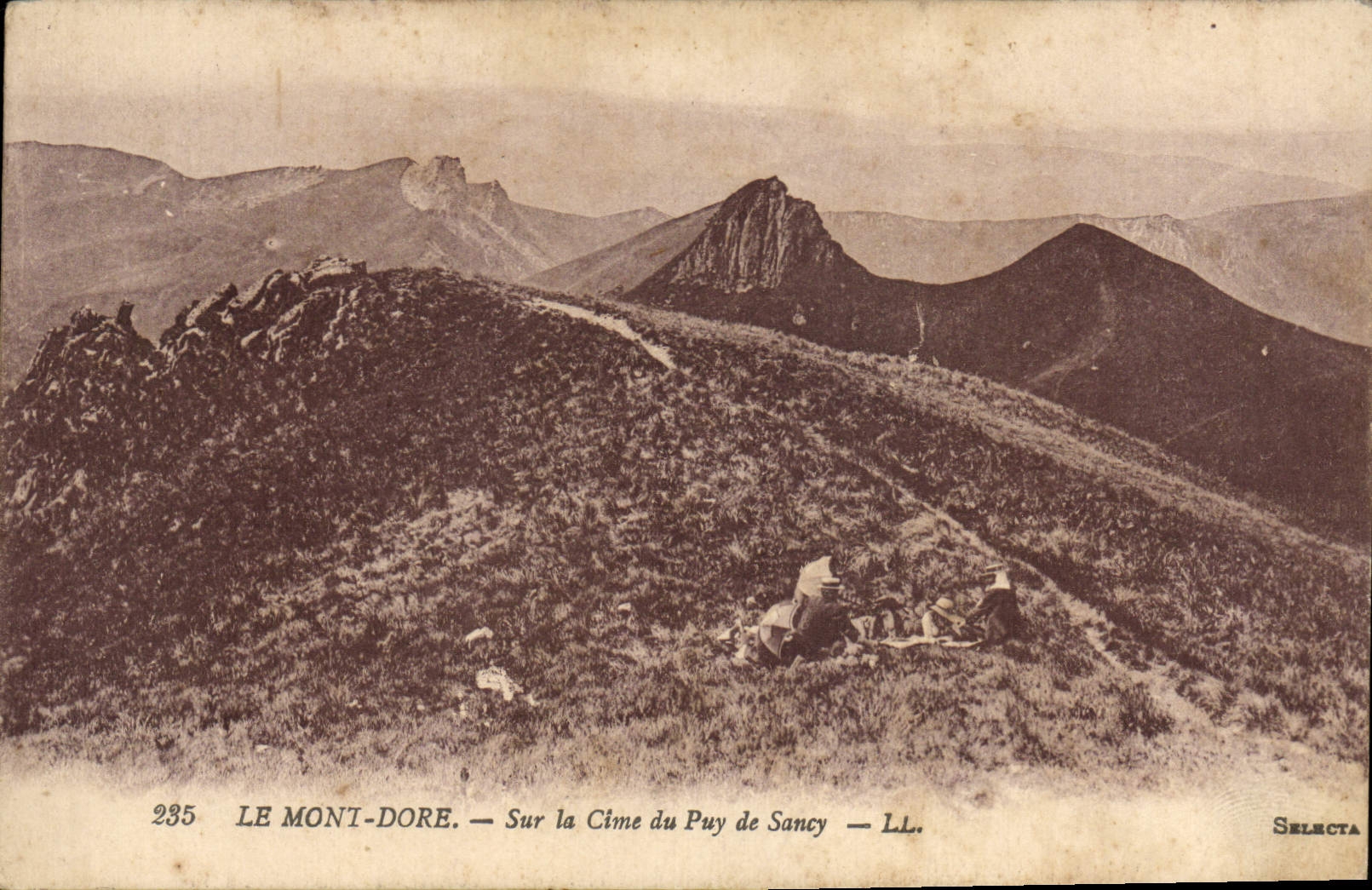 VINTAGE POSTCARD the Mount Gilds On the Summit Of Puy De Sancy