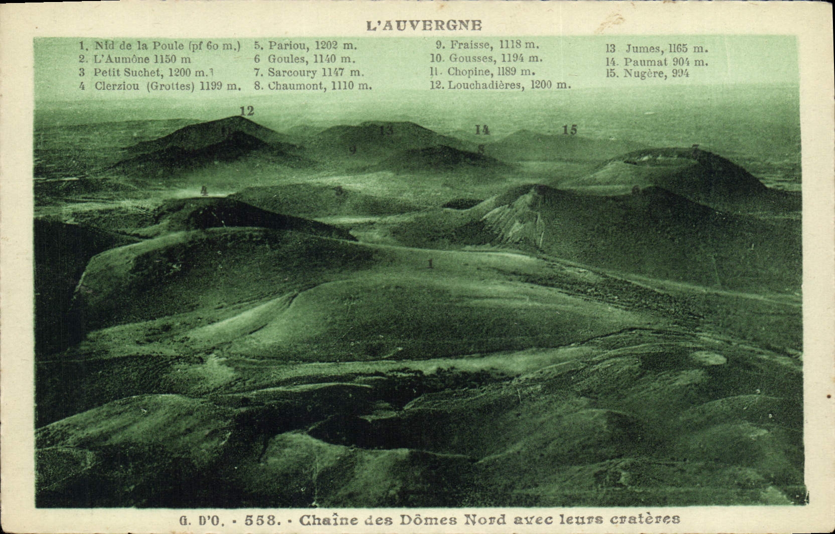 CPA L'Auvergne Chaine des Domes Nord avec leurs crateres 