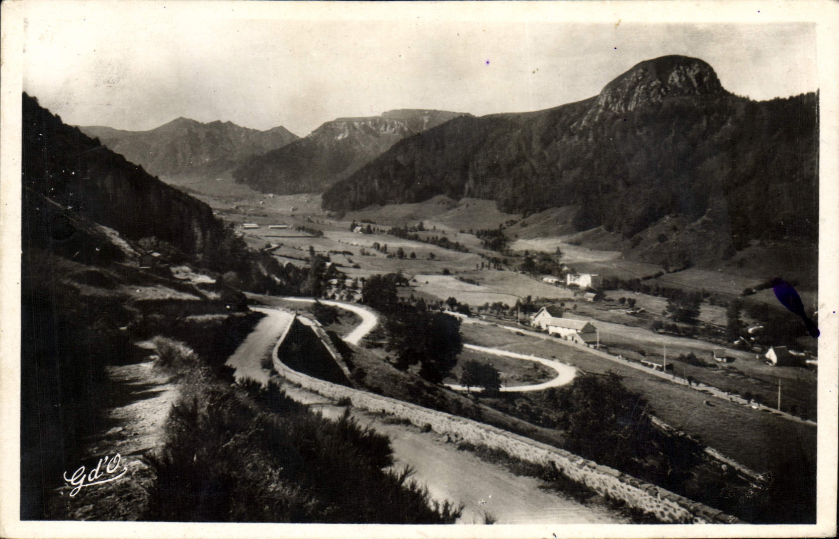 MODERN CARD Auvergne the Valley Of Sancy and the rock of the Capuchin