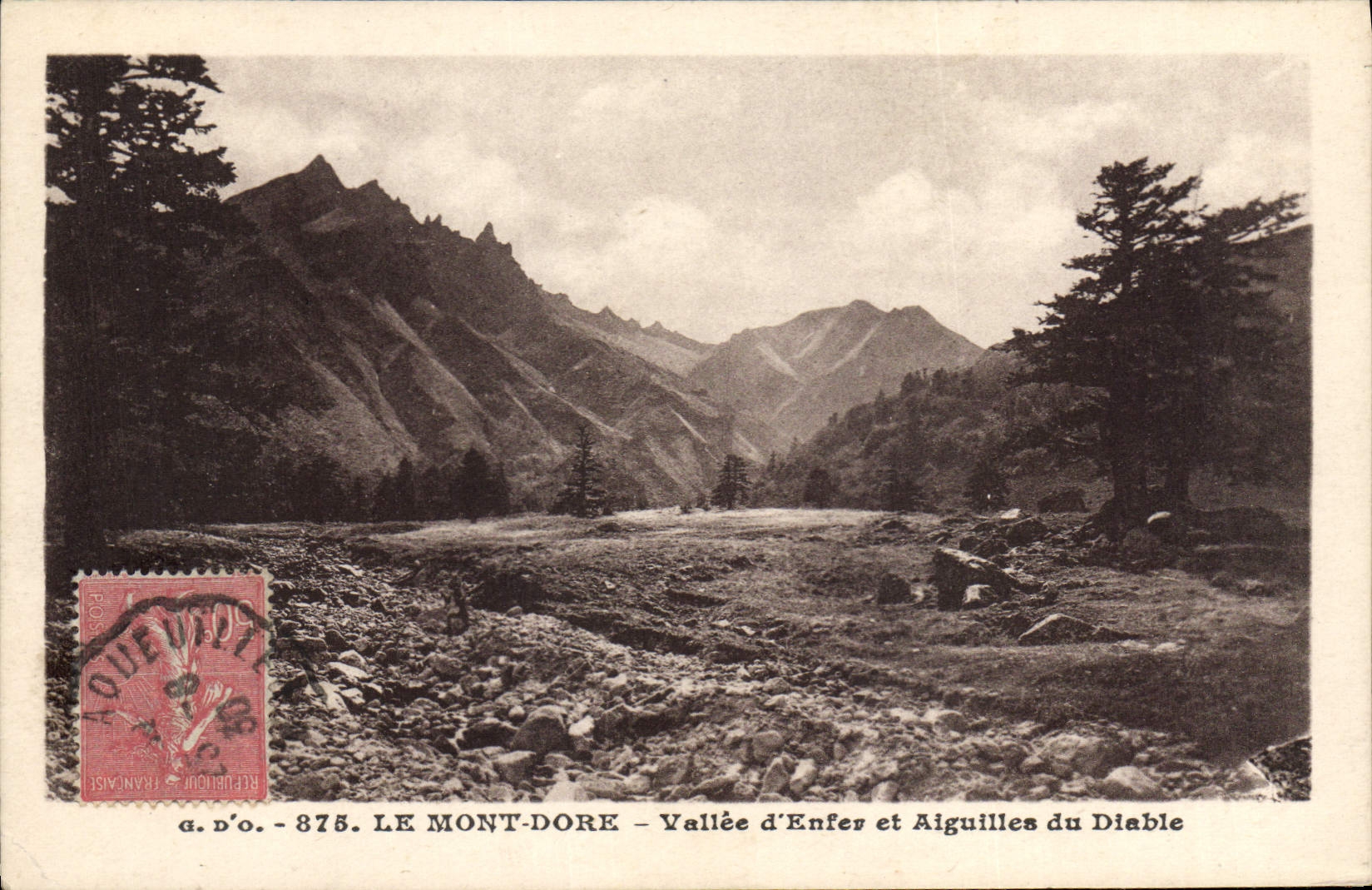 CPA Le Mont Dore Vallee D'Enfer Et Aiguilles Du Diable