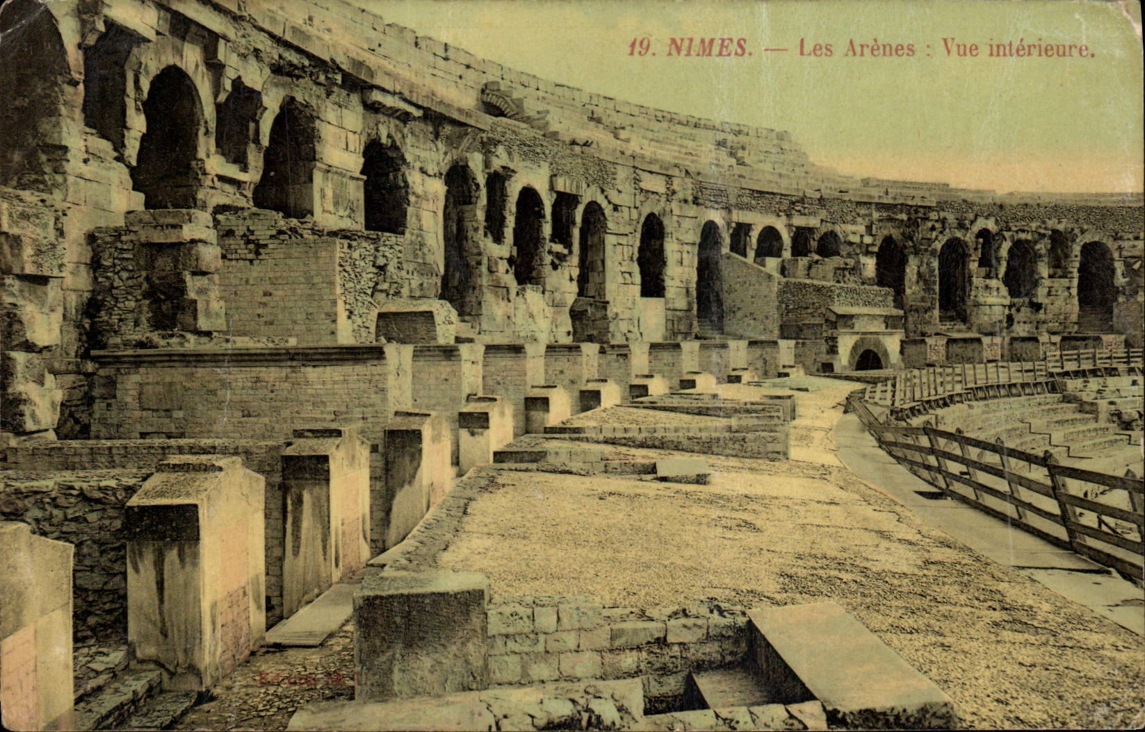 CPA Nimes Les Arenes Vue Interieure