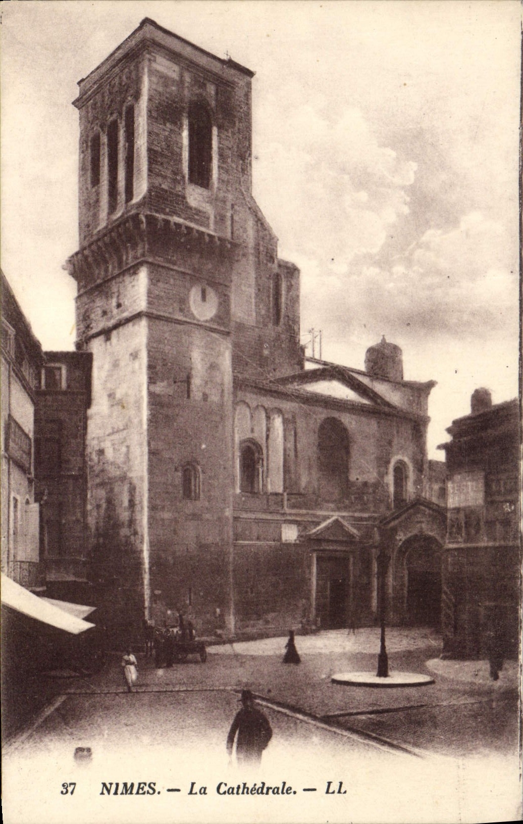 VINTAGE POSTCARD Nimes the Cathedral