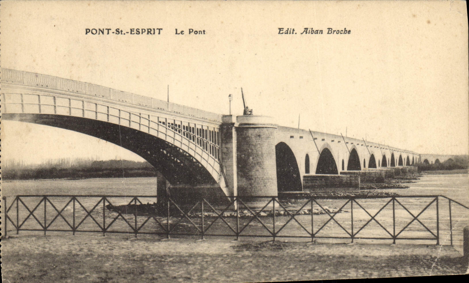 CPA Pont St Esprit Le Pont